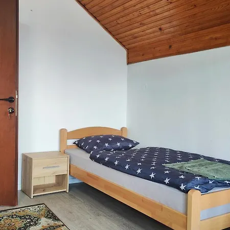 Πανσιόν Privatni Smjestaj Mm *